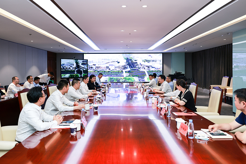 合肥市蜀山區(qū)委副書記、區(qū)長(zhǎng)楊森一行深入新華控股集團(tuán)調(diào)研指導(dǎo)！